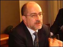 Phó tổng giám đốc WTO Alejandro Jara trả lời phỏng vấn của Hồng Nga tại Hong Kong