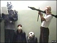 تصويری از گروگان آلمانی و راننده عراقی او