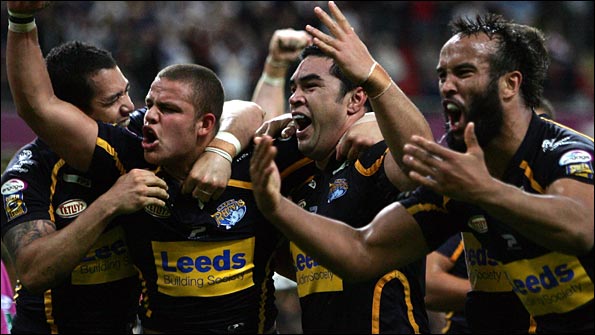 Leeds celebrate a last-gasp win over Bradford in 2007