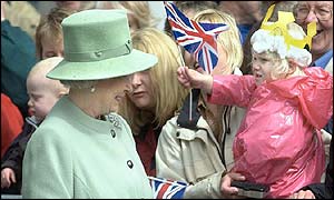 V Británii dnes začínají oslavy 50.výročí nástupu Alžběty na trůn 