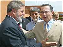Os presidentes Lula e Alvaro Uribe