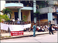 Hình ảnh biểu tình trên mạng internet