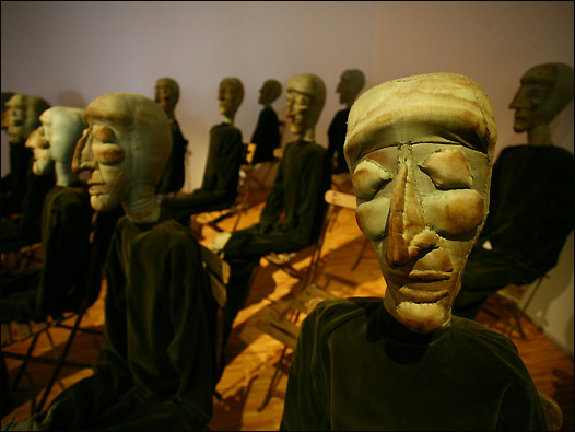 庞比度中心因其前卫的外观而著称，而里面的法国艺术中心的展品同样精彩。