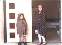 مريم و خواهر کوچکش مرجان