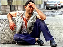 مامور امنيتی در صحنه يک انفجار - عکس از آرشيو