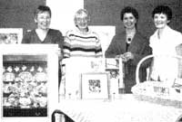 Y wraig wadd - Kathy Gittins, yr arlunwraig boblogaidd. 