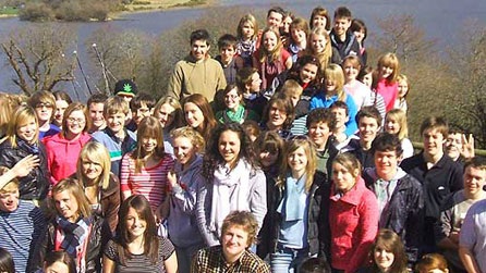 Rhai o aelodau Theatr Ieuenctid yr Urdd