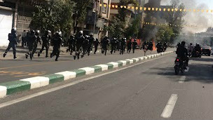 پلیس ضد شورش در حوالی بازار