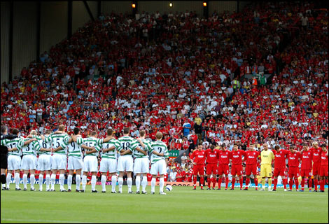 The teams observe the one minute's silence 