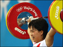 Nữ vận động viên parhyonsuk, huy chương vàng cử tạ hạng 63 kg