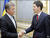 دیوید میلیبند و ویکتور یوشچنکو