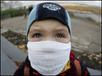 хлопчик у масці