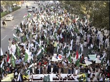 Một số người Pakistan xuống đường