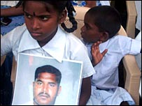Relatives of the disappeared protesting in Colombo (photo Elmo Fernando)