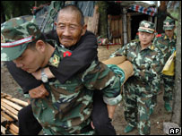 Quân đội hổ trợ cứu trợ bão