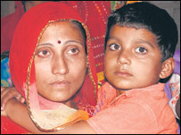 अदालत से राहत पाने वाला परिवार