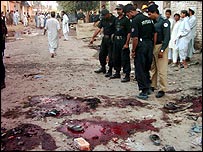 پليس در صحنه انفجار