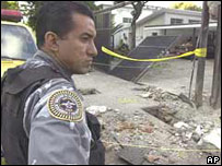 Policial na sede da Embaixada da Espanha, Venezuela