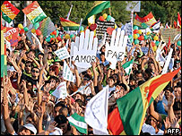 Integrantes da Igreja Protestante pedem paz em manifestação em Santa Cruz