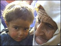 کودک افغان و مادربزرگش