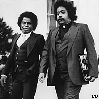 O reverendo Al Sharpton, à direita