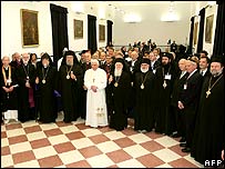 پاپ در کنار رهبران مذاهب دیگر