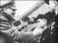 سقوط: تصويری از جنون خودکامگی