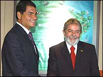 O presidente eleito do Equador, Rafael Correa, e o presidente Lula (foto: Roosewelt Pinheiro/Abr)