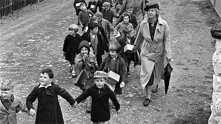 Evacuees in Newtown and Oswestry