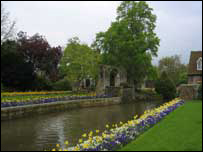 Vườn hoa Cổng tây thành phố Canterbury