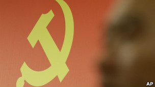 中共十八大闭幕后，中共中央连续几天出现人事调动