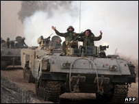 تانکهای اسرائیلی هنگام عبور از مرز غزه