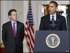 Obama (dir.) com o secretário do Tesouro, Timothy Geithner