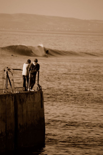 Donegal has caught some sweet swells recently, and Shamus Harkin has been there to capture the scene. These 2 chargers contemplate the best time to get suited. Pic Shim 07