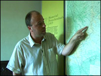 Franky in front of map of Flanders