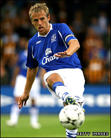 Neville chuyển từ Manchester United tới Everton tháng Tám năm 2005