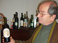 Під тиском подібних пляшок горілка й відступає