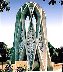 آرامگاه عمر خيام در نيشابور