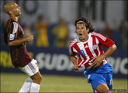 Paraguay's Nelson Haedo Valdez (r) celebrates a goal against Venezuela