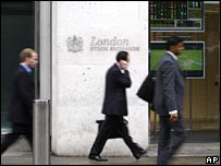 City workers walking past London Stock Exchange