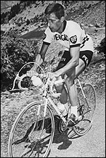 Tommy Simpson in 1964 during the Tour De France. (Photo by Keystone/Getty Images) 