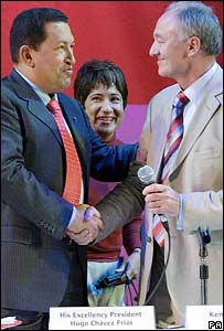 Hugo Chávez e Ken Livingstone em maio de 2006
