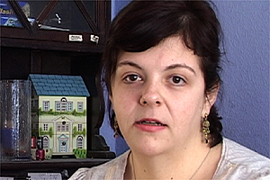 Laura was given four years to live by her doctor when she 38 stone. The death of her mother of obesity at this time proved to be a pivotal point in Laura's life. 