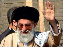 Os EUA acusam líderes iranianos de apoiar o terrorismo