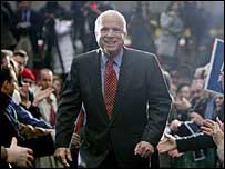 Thượng nghị sĩ John McCain của bang Arizona 