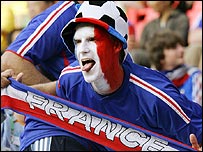 Фанат французької футбольної команди