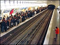 Tàu điện ngầm ở Paris
