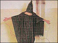 زندانی در ابوغريب، عکس از آسوشيتد پرس/با اجازه نشريه نيويورکر