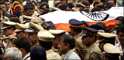  ہیمنت کرکرے کی آخری رسومات کا ایک منظر