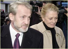 Akhmed Zakayev with supporter Vanessa Redgrave, outside Bow Street Magistrates Court.